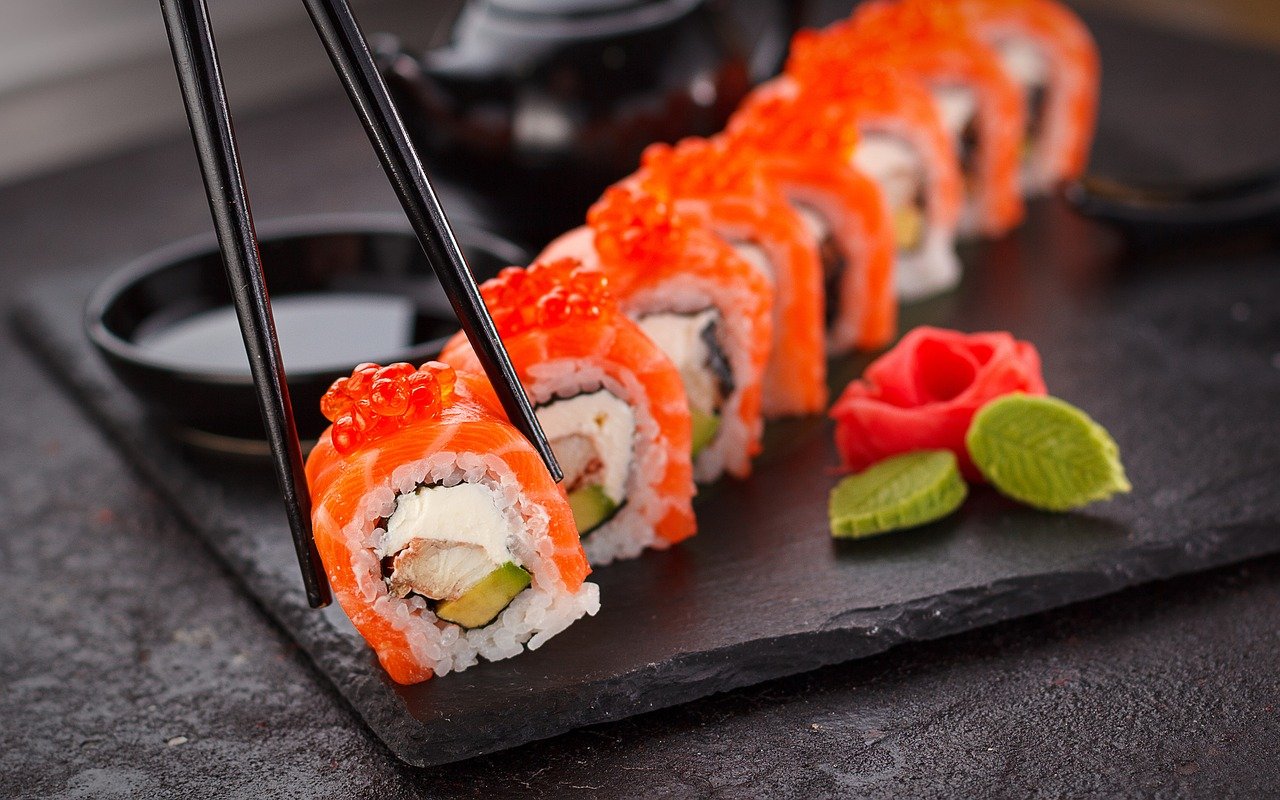 <strong>Domowe sushi</strong>. Jakie <em>składniki</em> powinniśmy mieć w swojej kuchni?