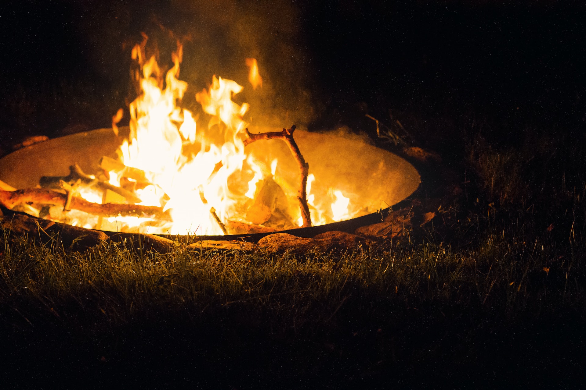 Palenisko ogrodowe – niezbędny element dla miłośników ogniska na świeżym powietrzu