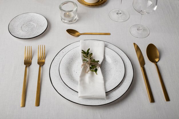 Jak wybrać idealne dodatki do stołu – sekrety stylowej dekoracji